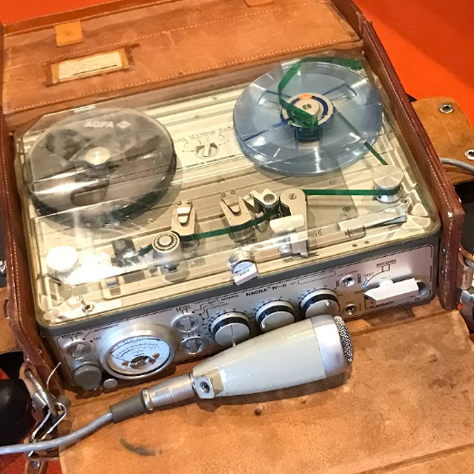 Tape recorder with microphone in a 'bag'