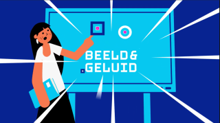 docent geeft les voor een scherm