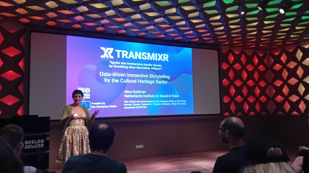 Alina presenteert voor een groot scherm in B&G