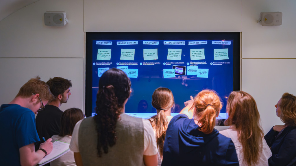 Studenten proberen samen de case op te lossen