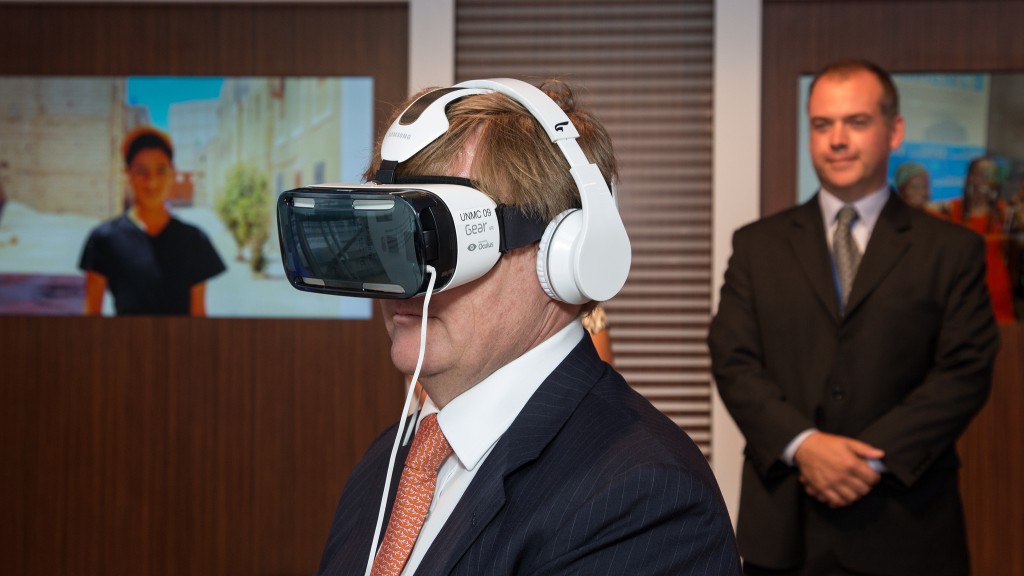 Willem-Alexander met VR bril op