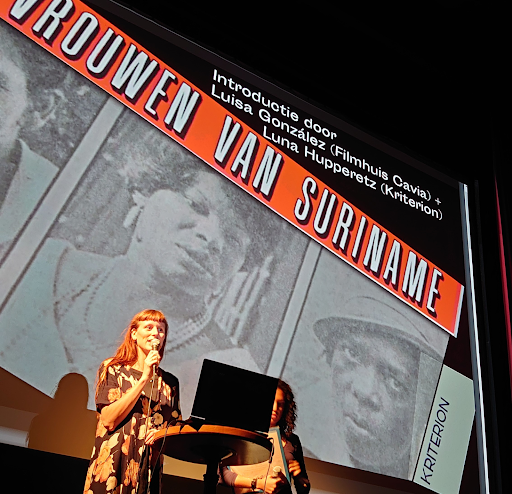 Foto tijdens lezing Vrouwen van Suriname