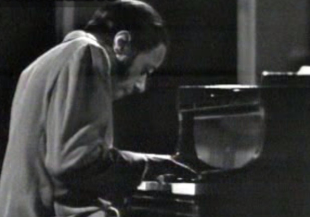 Horace Silver achter piano