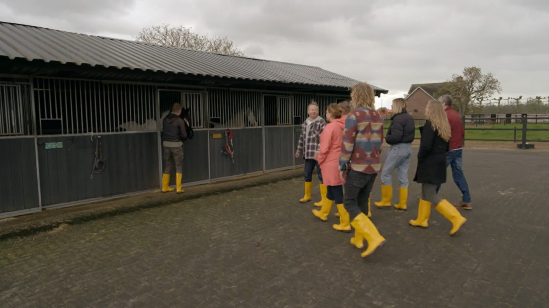 mensen op de boerderij