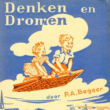 Tekening van meisje en jongen op vliegende schooltas boven een stad